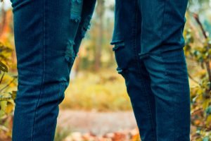 Como escolher jeans para usar em dias quentes