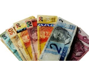 Acertei 8 números na lotofácil ganha alguma coisa?