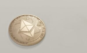Como ganhar renda passiva com Ethereum através de staking e DeFi